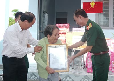 Tổng cục Kỹ thuật trao nhà tình nghĩa, tặng quà đối tượng chính sách