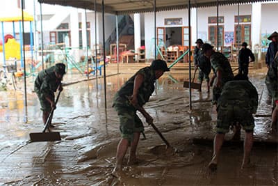Giúp các em sớm trở lại trường