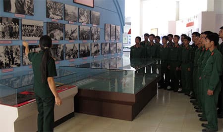Sư đoàn Chiến thắng với Đại tướng kính yêu!