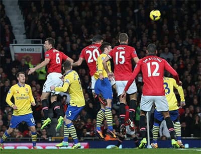 “Người cũ” Persie “gieo sầu” cho Arsenal