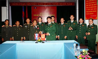 Hội đàm công tác bảo vệ biên giới với tỉnh Sê Kông (Lào)