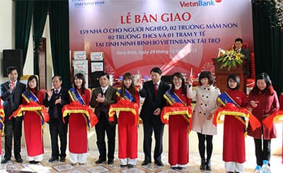 Vietinbank: Bàn giao 5 công trình giáo dục, y tế và 159 nhà ở tại Ninh Bình