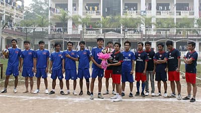 Lưu học sinh Campuchia tại Việt Nam giao lưu thể thao chào năm học mới