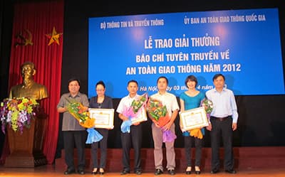 Báo chí góp phần đẩy lùi tai nạn giao thông