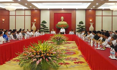 Đồng chí Lê Hồng Anh gặp các đại biểu được nhận giải thưởng Nguyễn Đức Cảnh lần II-2013