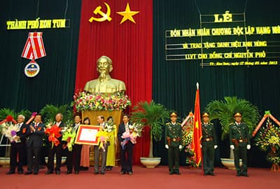 TP. Kon Tum (Kon Tum): Đón nhận Huân chương Độc lập hạng Nhì
