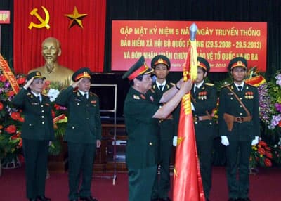 Đón nhận Huân chương Bảo vệ Tổ quốc hạng Ba