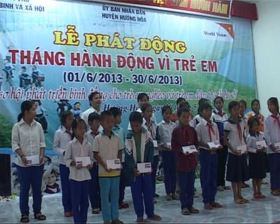 Quảng Trị: Trao quà và nhận đỡ đầu 79 trẻ em có hoàn cảnh khó khăn