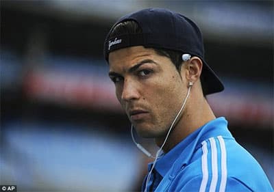 'Real giữ chân Ronaldo bằng mức lương kỷ lục'
