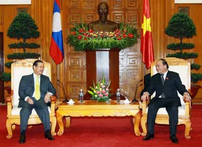 Phó thủ tướng Nguyễn Xuân Phúc tiếp Phó thủ tướng Lào
