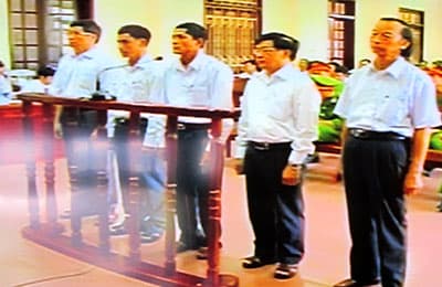 Các bị cáo đều xin giảm án