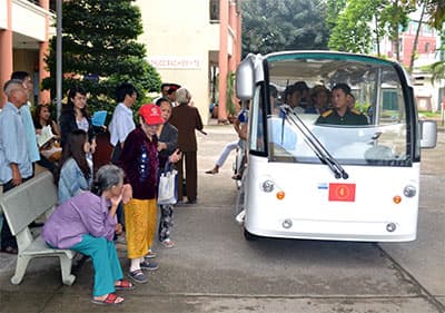 Ô tô điện phục vụ bệnh nhân