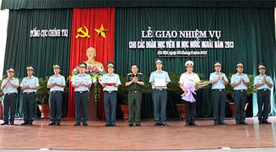 Giao nhiệm vụ cho các đoàn học viên đi đào tạo ở nước ngoài năm 2013