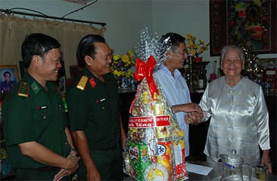 Hơn 150 triệu đồng tặng gia đình chính sách, hộ dân nghèo