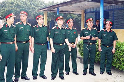 Thượng tướng Lê Hữu Đức làm việc tại một số đơn vị trên địa bàn Quân khu 7