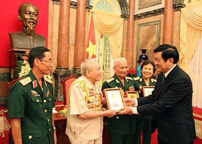 Chủ tịch nước Trương Tấn Sang gặp gỡ CCB LLVT tinh nhuệ 3 miền