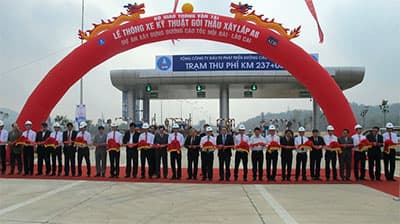 Thông xe 26km đoạn cuối tuyến đường cao tốc Nội Bài - Lào Cai