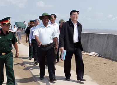 Chủ tịch nước Trương Tấn Sang khảo sát tuyến đê biển tại Trà Vinh, Sóc Trăng