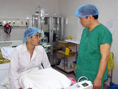 Bệnh nhân ghép tụy-thận đầu tiên đã ăn, uống bình thường