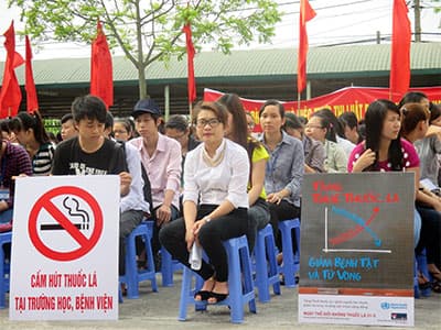 Tăng thuế để giảm hút thuốc lá