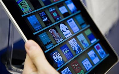 “Quả táo cắn dở”… tai tiếng