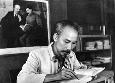 Tiếp tục học tập và thực hiện Di chúc thiêng liêng của Chủ tịch Hồ Chí Minh (*)