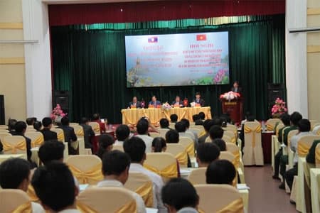 Sơ kết phong trào kết nghĩa giữa các cụm dân cư hai bên biên giới Việt – Lào