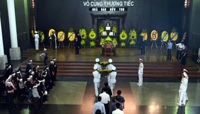 Những hình ảnh xúc động tại lễ tang nhà báo Hữu Thọ