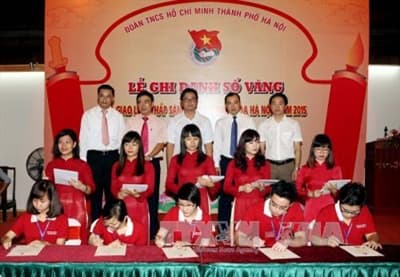 Tuyên dương 98 thủ khoa xuất sắc tại Hà Nội