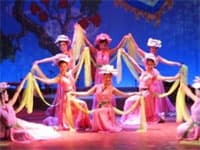 Siết chặt quản lý biểu diễn nghệ thuật; sống lại thời huy hoàng của sân khấu truyền thống