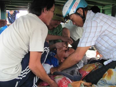 Cứu sống 6 ngư dân bị tàu hàng đâm