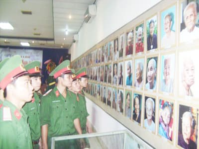 Triển lãm “Chân dung Mẹ Việt Nam Anh hùng”