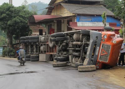 Hai vụ lật xe ở Phú Thọ và Lào Cai