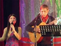Mãn nhãn với Lễ hội Ánh sáng Ấn Độ tại Hà Nội; Biểu diễn nghệ thuật vì nạn nhân da cam Việt Nam tại Bỉ
