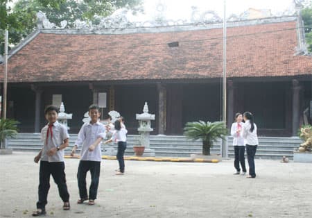 Bao giờ hết cảnh… học nhờ ở đình?