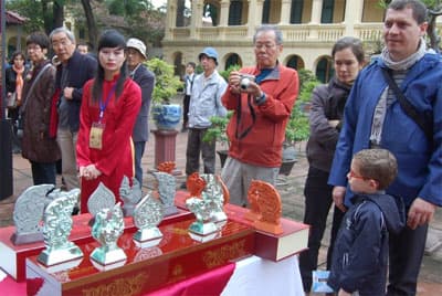 Ra mắt bộ tặng phẩm “Thông điệp ngàn năm”