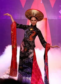Băn khoăn chọn lễ phục; triển lãm ảnh Trường Sa trong lòng Hà Nội