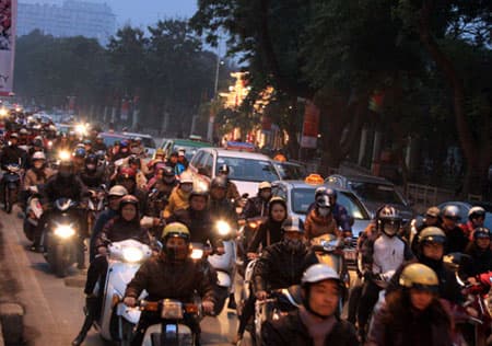 Hà Nội tiếp tục thực hiện giải pháp giảm ùn tắc giao thông