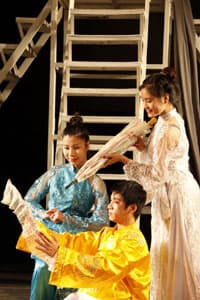 Văn học Việt - Mỹ hứa hẹn khởi sắc; hội thảo điện ảnh chỉ như “ném đá ao bèo”