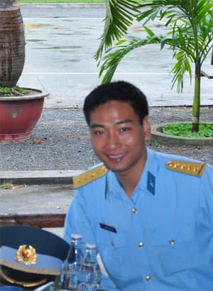 Chỉ huy trẻ và chiến thuật "tâm công"
