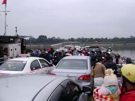 Một bến phà hai giá phí