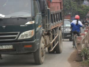 Hiểm họa rình rập trên Cầu Lai