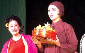 “Quan Âm thị Kính” sáng đèn tại Paris; giải thưởng Phan Châu Trinh vinh danh cá nhân xuất sắc