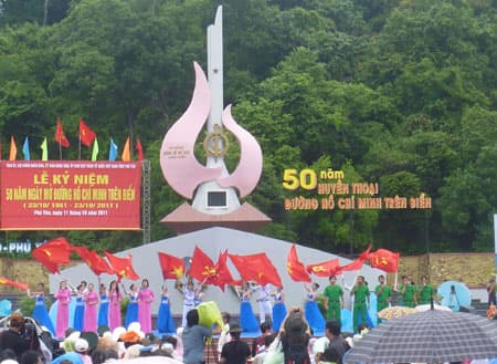 Lũy thép dưới chân đèo Cả