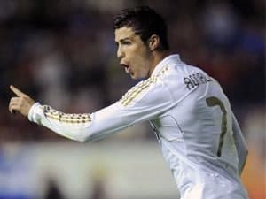 Ronaldo và Messi lại khiến cuộc đua Liga thêm nóng
