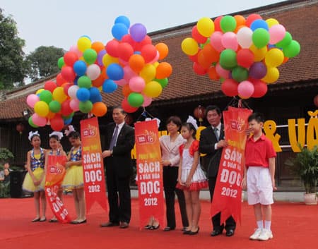 Trưng bày sách cổ, quý tại Ngày hội sách và văn hoá đọc 2012