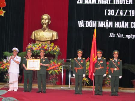 Xây dựng lực lượng tác chiến điện tử cách mạng, chính quy, tinh nhuệ, hiện đại