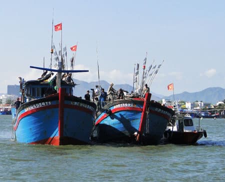 Tàu cá bị nạn cập cảng an toàn