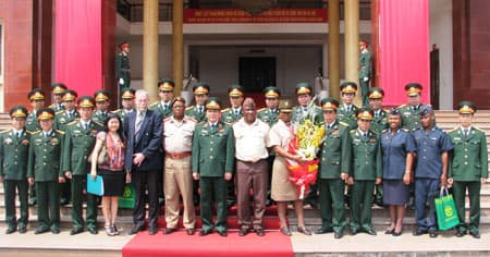 Đoàn đại biểu Cục phản gián quốc phòng Nam Phi thăm Bộ tư lệnh Thủ đô Hà Nội