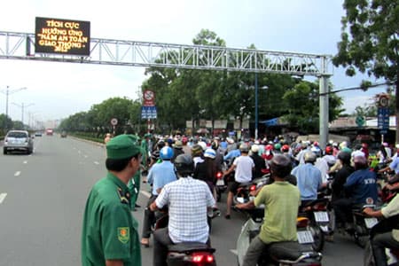 Tăng lệ phí cấp biển số xe máy chuyên dùng